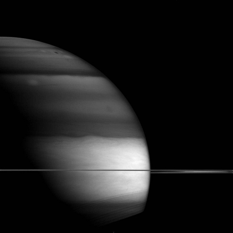 unusual appearance saturn