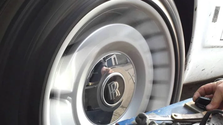 logo-on-wheel-rr