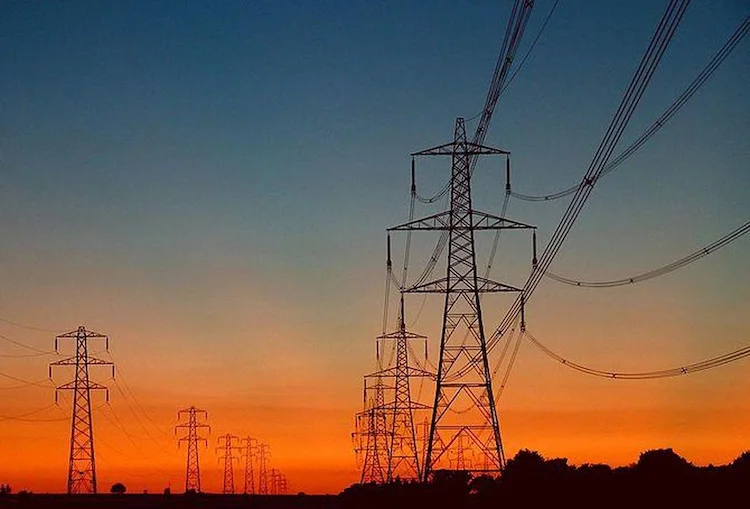 Algorithm Predicts Power Outage - Squirrel