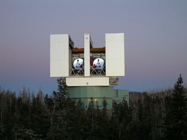 Large Binoculers Telescope