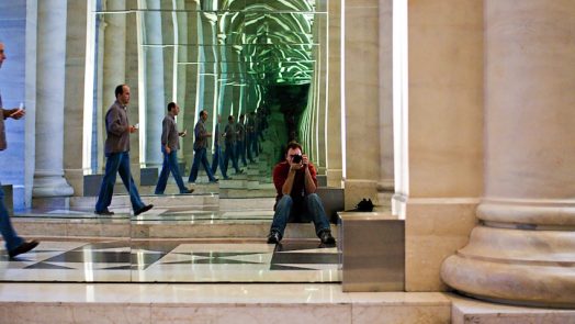 What Is The Color Of A Mirror?